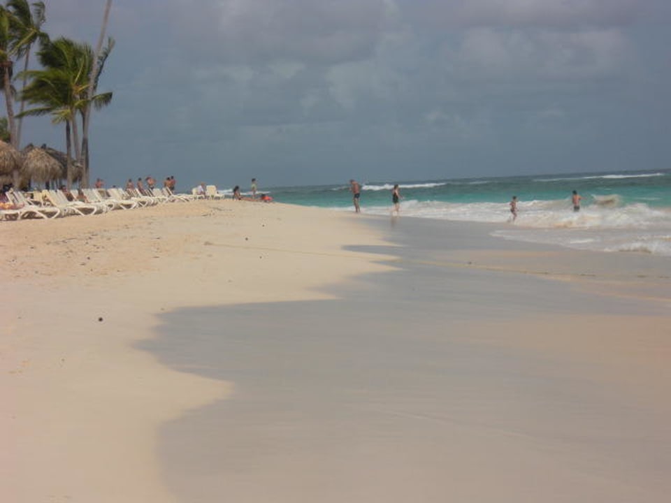 Hotel-Strand Richtung links Majestic Colonial Punta Cana