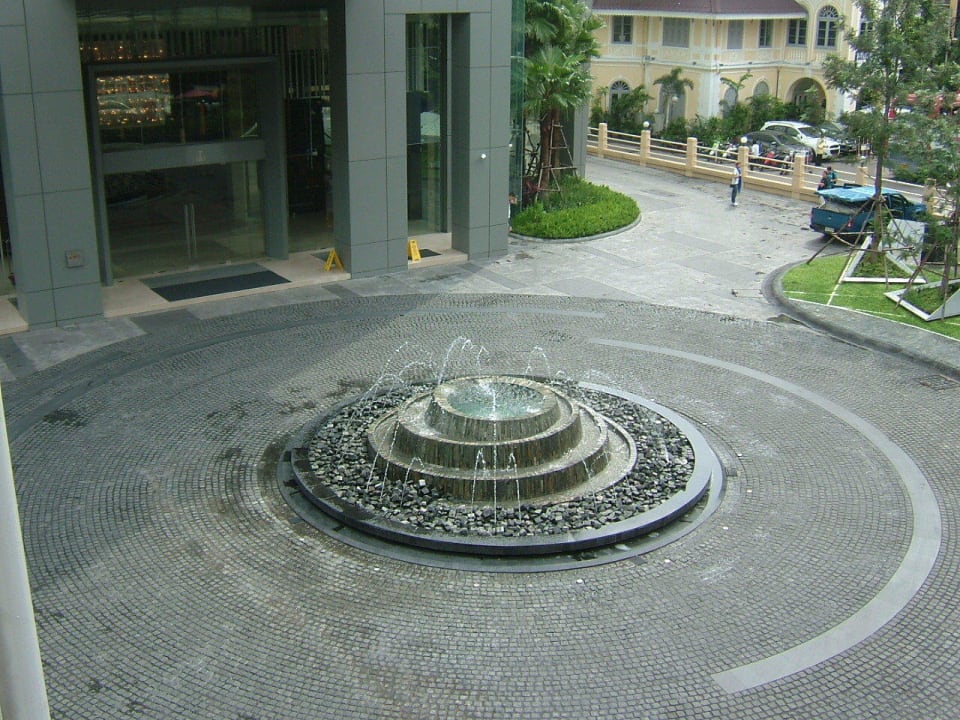 Blick von der Brücke Eastin Grand Hotel Sathorn