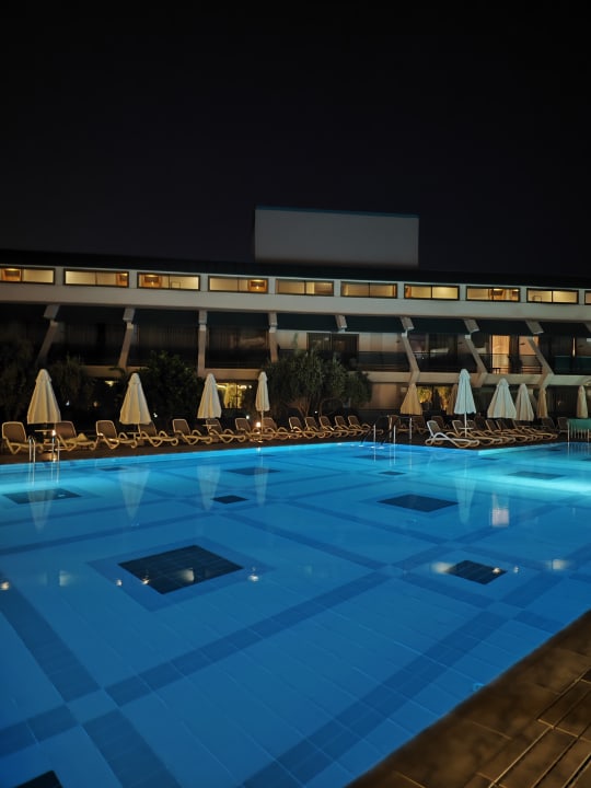 Pool Side Star Elegance