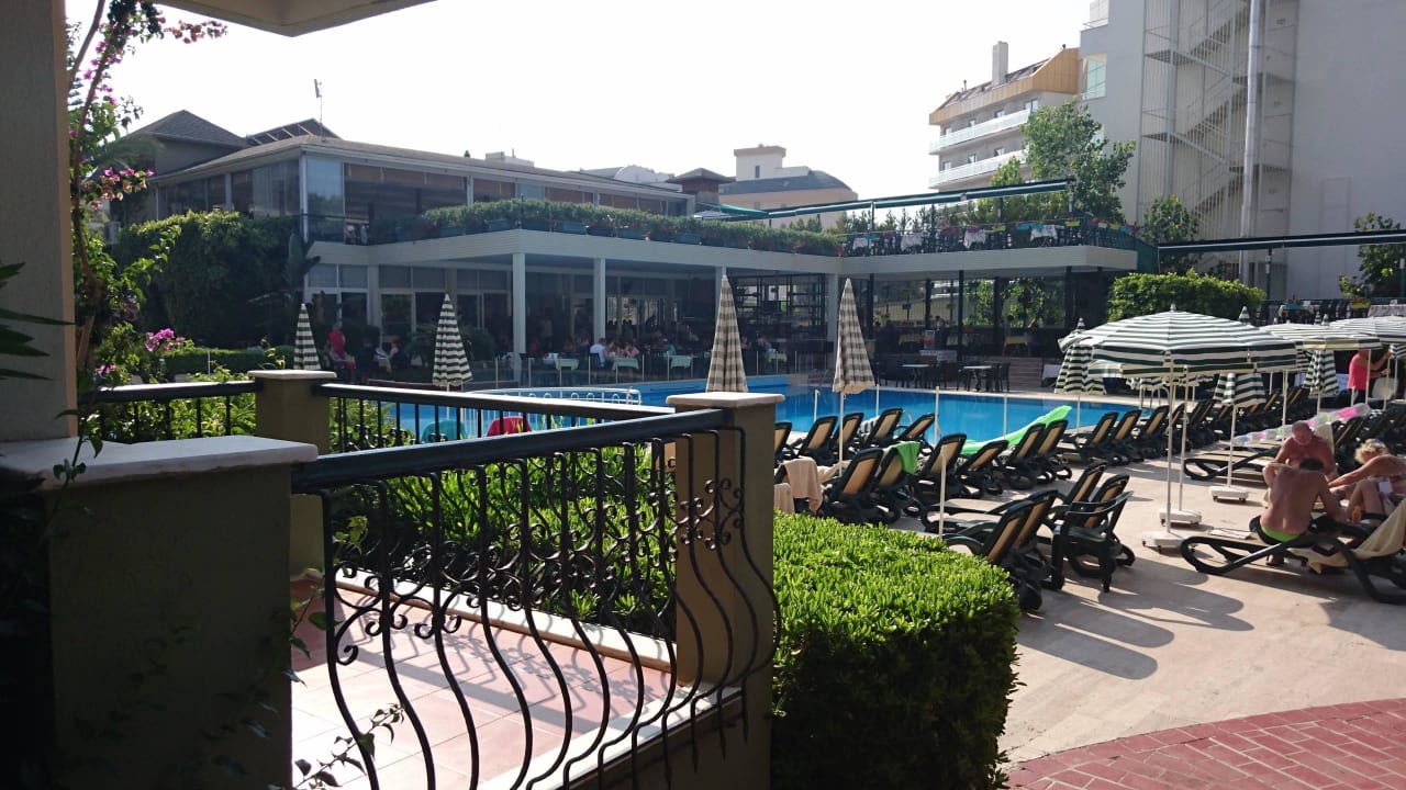 Restaurant und Pool Hotel Gardenia Beach