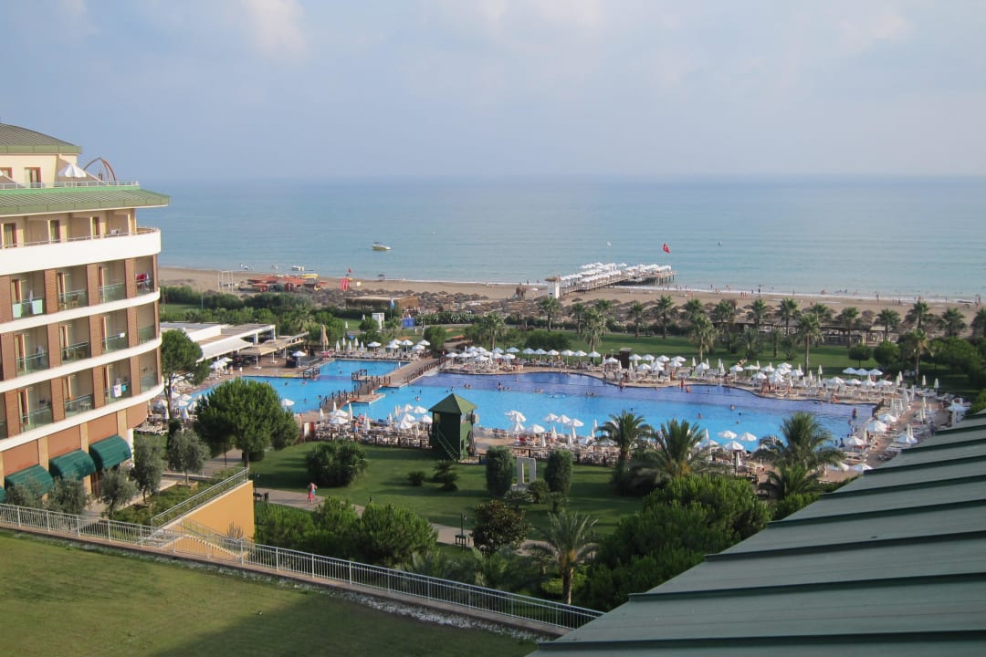 Ausblick vom Zimmer auf den Pool und Meer Voyage Belek Golf & Spa
