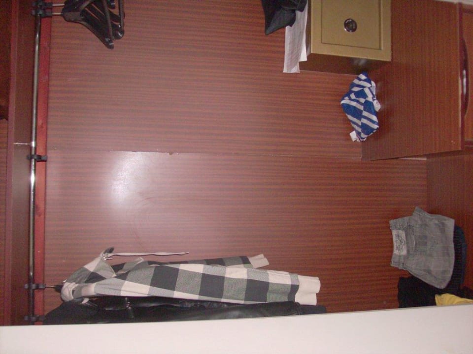 Kleiderschrank mit Safe Globales Playa Santa Ponsa