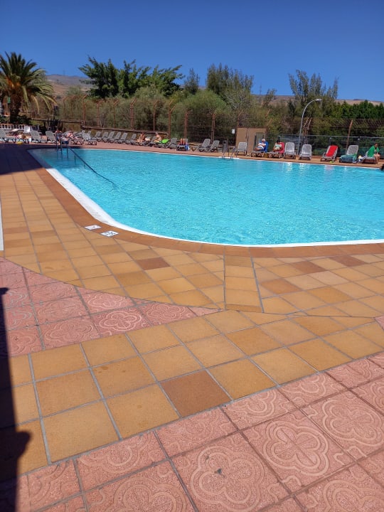 Pool Corona Roja