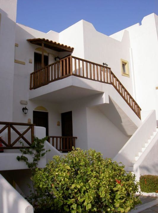 Rückansicht Seafront-Gebäude Alexander Beach Hotel & Village Resort