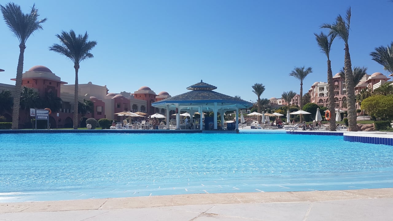 Pool Serenity Alpha Beach