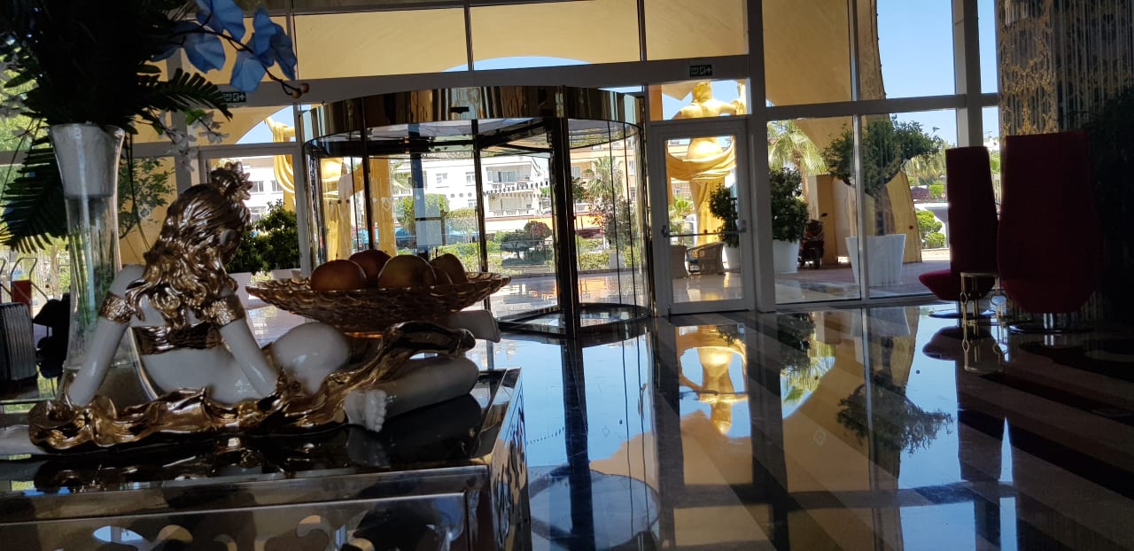 Lobby Azura Deluxe Resort & Spa Hotel