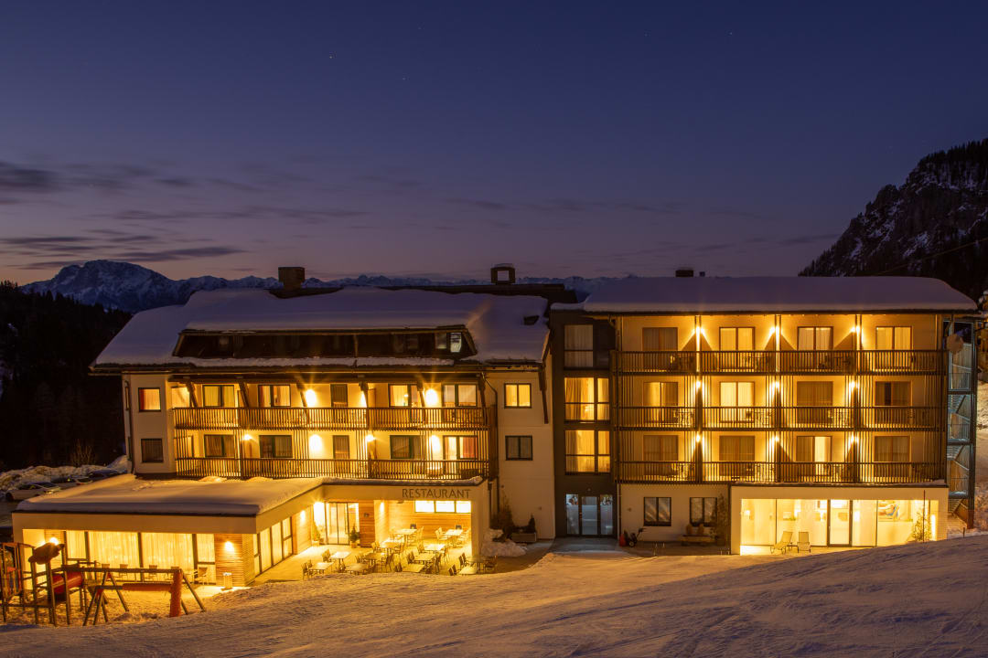 Außenansicht Almhotel Kärnten