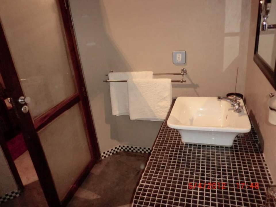 Bad Hotel Uris Safari Lodge