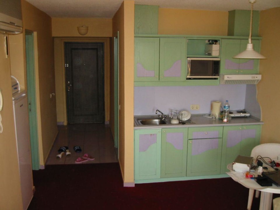 Küchenzeile und Eingang Hotel Club DeDeman Bodrum