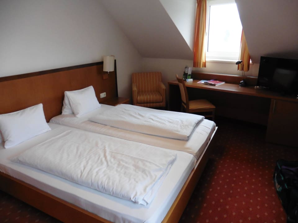 Schönes großes Zimmer Keramikhotel Goldener Brunnen