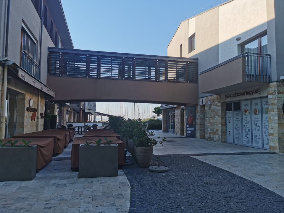 Außenansicht Hotel Golden Lake Resort