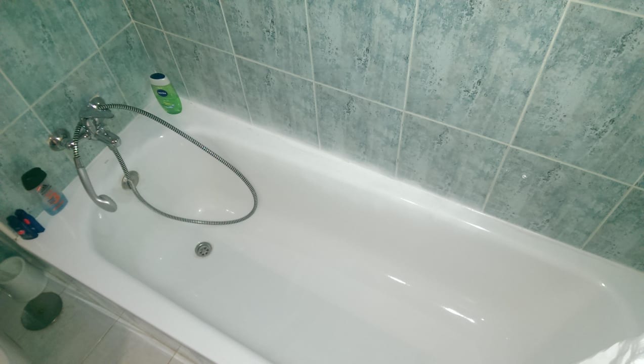 Badewanne, nicht neu aber ohne Schimmelflecken Hotel Oasis Village