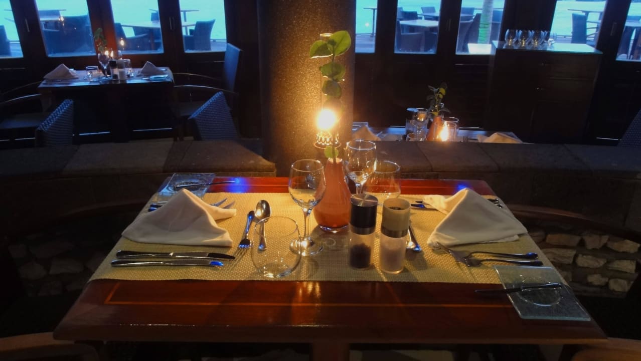 Abendessen - Tisch Restaurant Komandoo Island Resort & Spa - Adults only