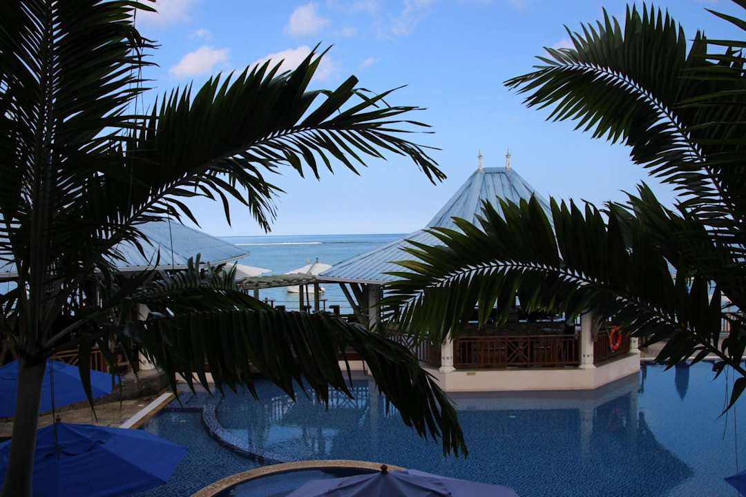 Poolbar und Restaurant vom Balkon Pearle Beach Resort & Spa