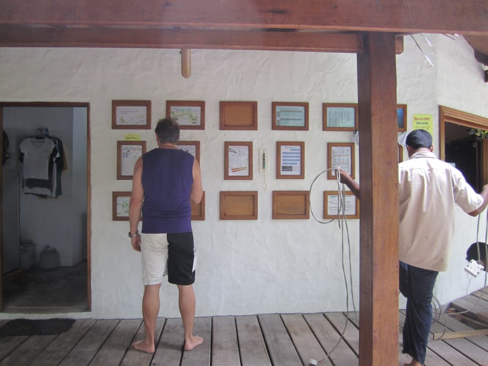 Tauchschule mit Wand der Tauchspots NH Collection Maldives Reethi Resort