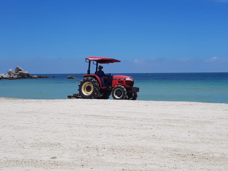 Der Strandreiniger Hotel Angsana Bintan