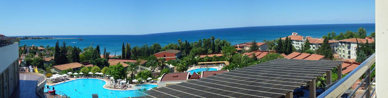 Panoramaansicht Anlage und Meer Horus Paradise Luxury Resort & Club