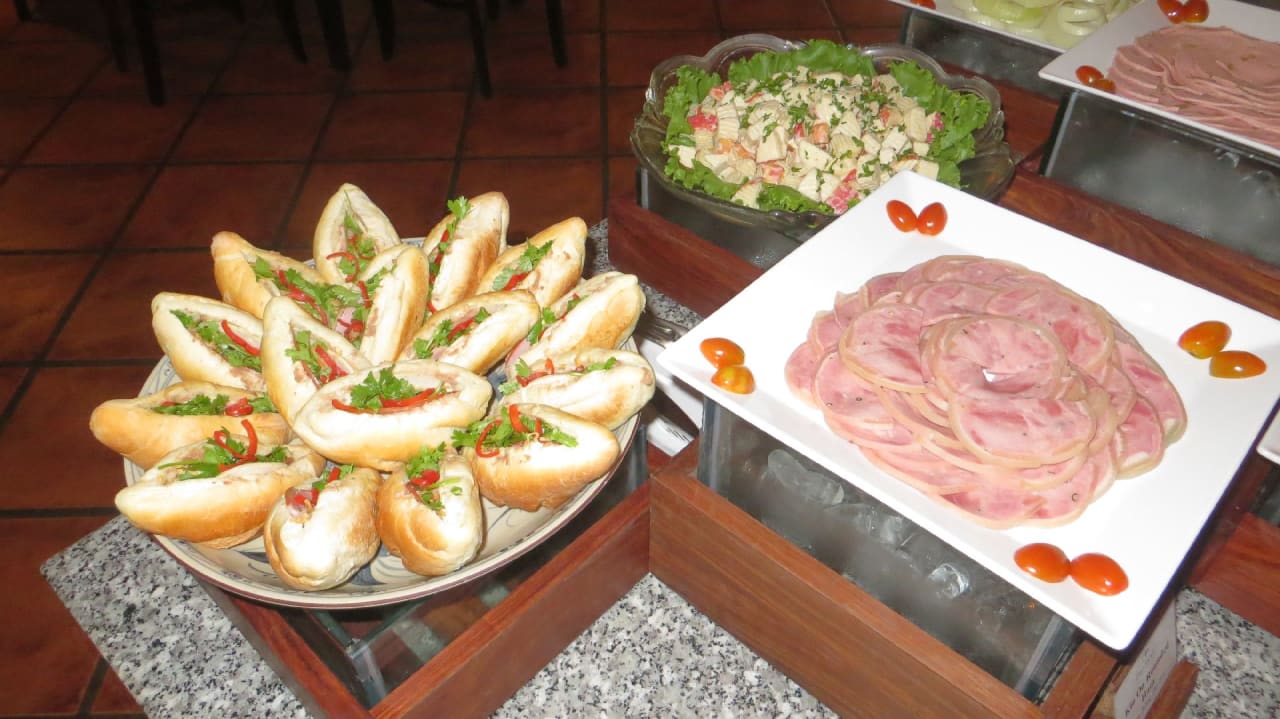 Gastro Pandanus Resort