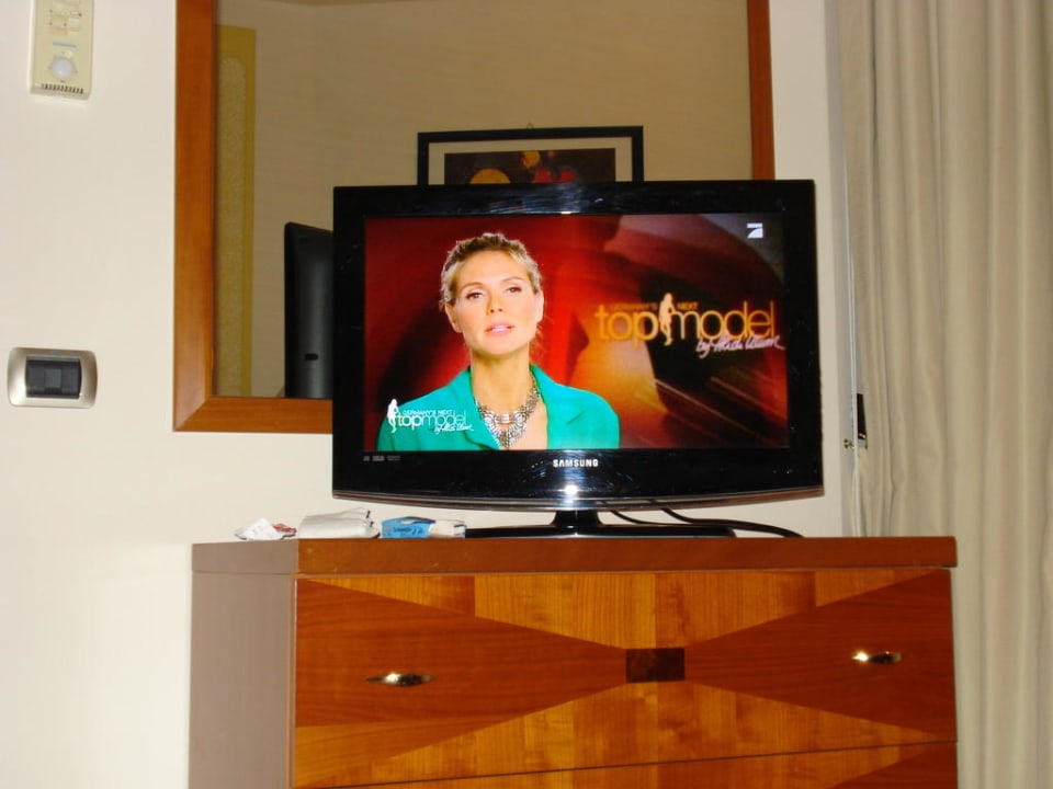 Flat-TV auf der Laden-Kommode Savoy Beach Hotel & Thermal Spa