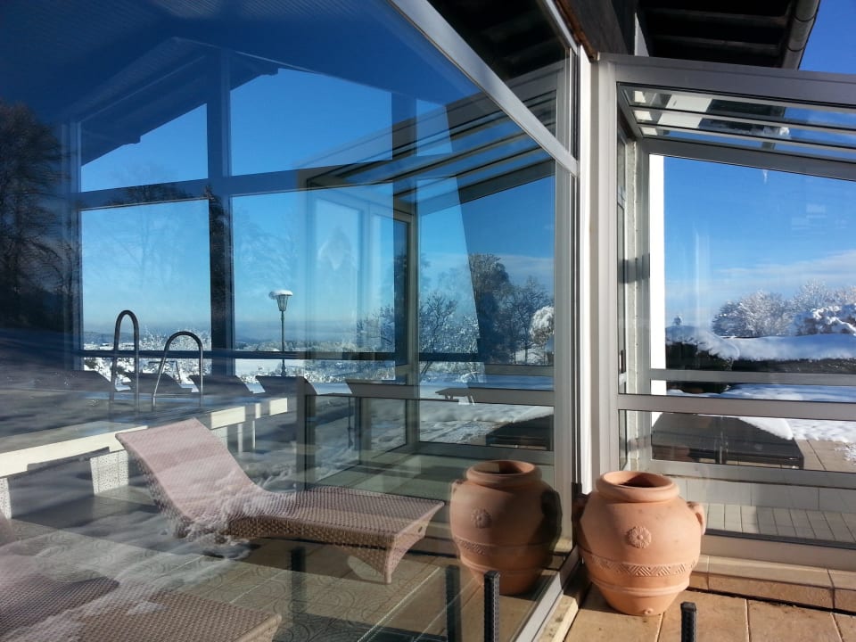 Von außen zur Schwimmhalle Hotel Schillingshof