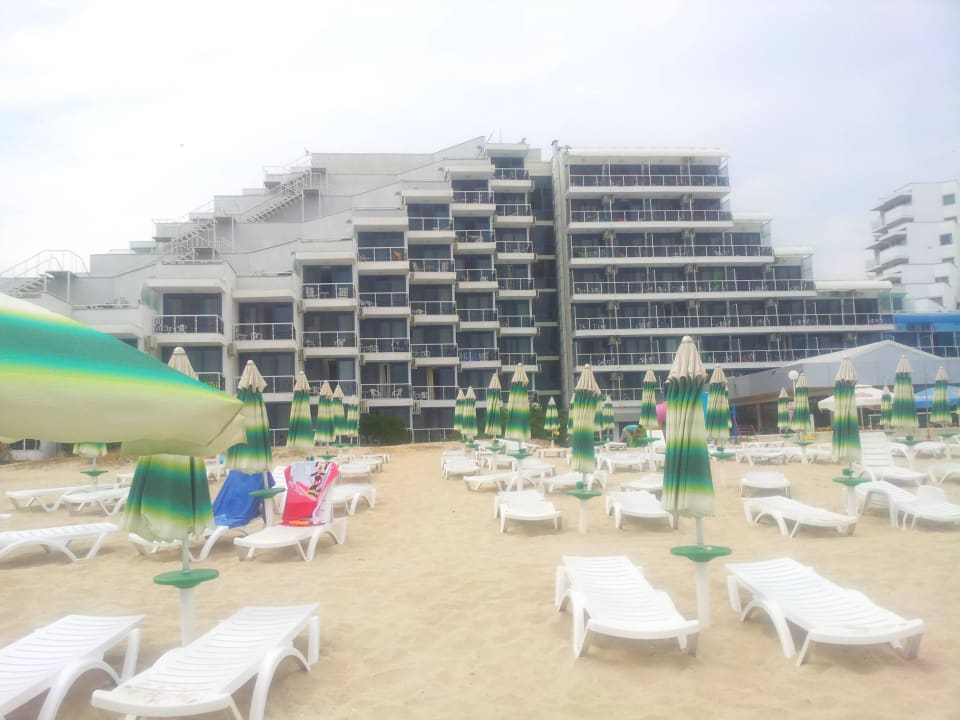 Hotel Slavuna vom Strand aus  Hotel Slavuna