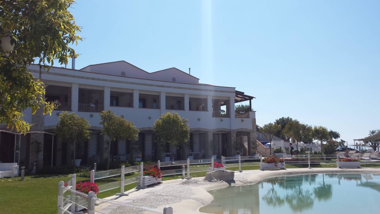 Haupthaus und Pool  Hotel Residence Il Porto