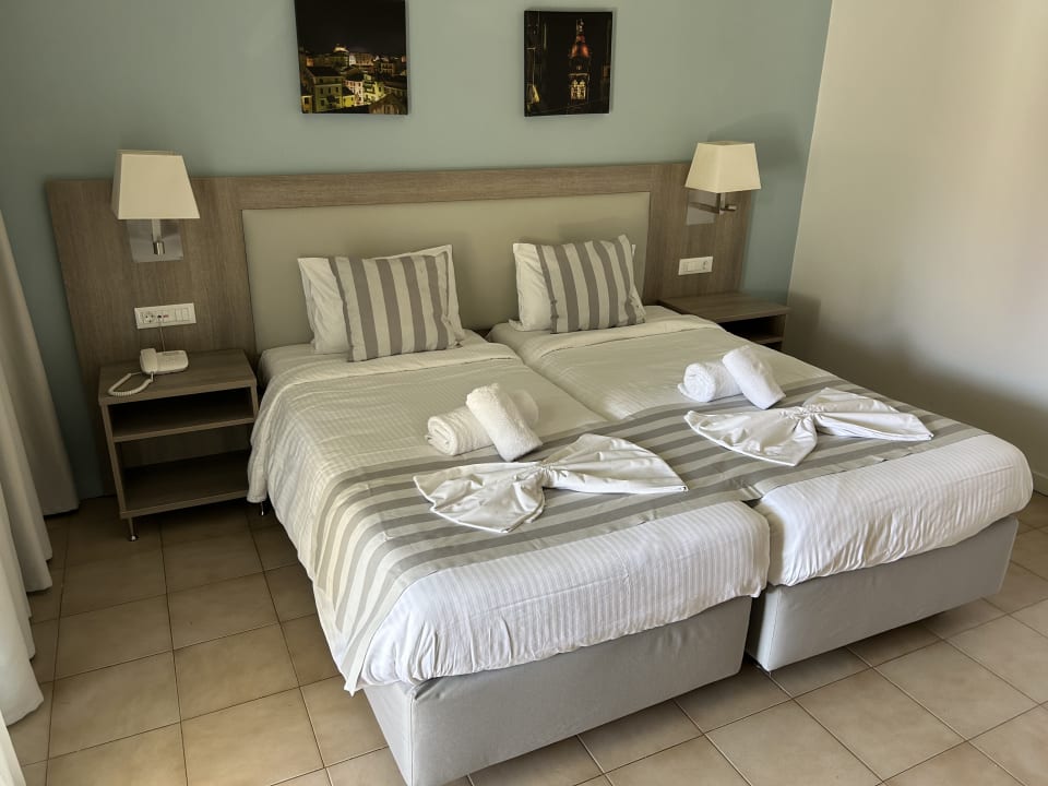 Zimmer Acharavi Beach Hotel