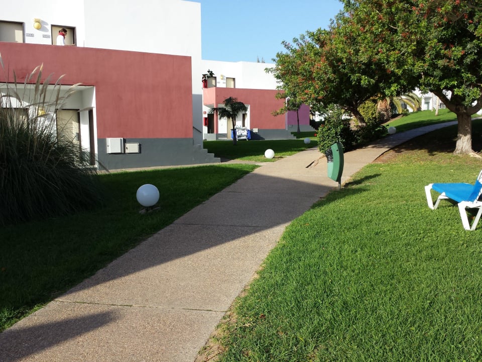 Wege im Garten zum Bungalow allsun App.-Hotel Esquinzo Beach