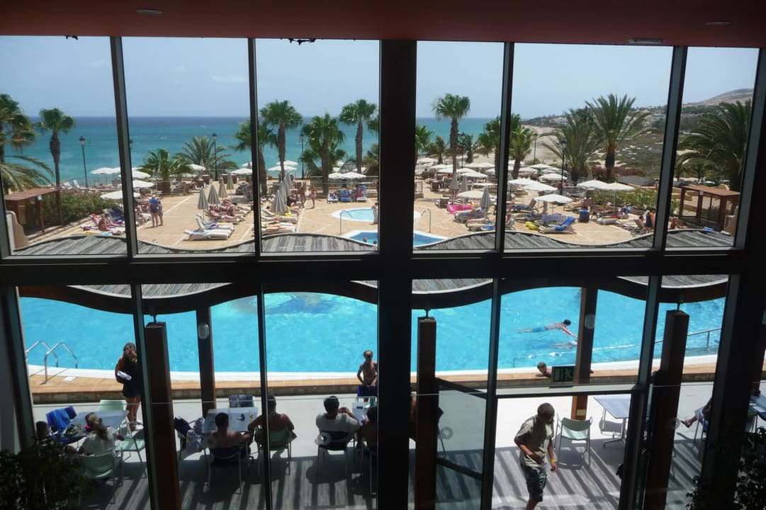 Ausblick auf Pool und Meer SBH Hotel Taro Beach
