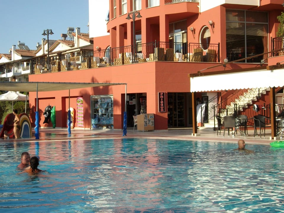 Blick Pool und Hotel Royal Atlantis Beach Hotel