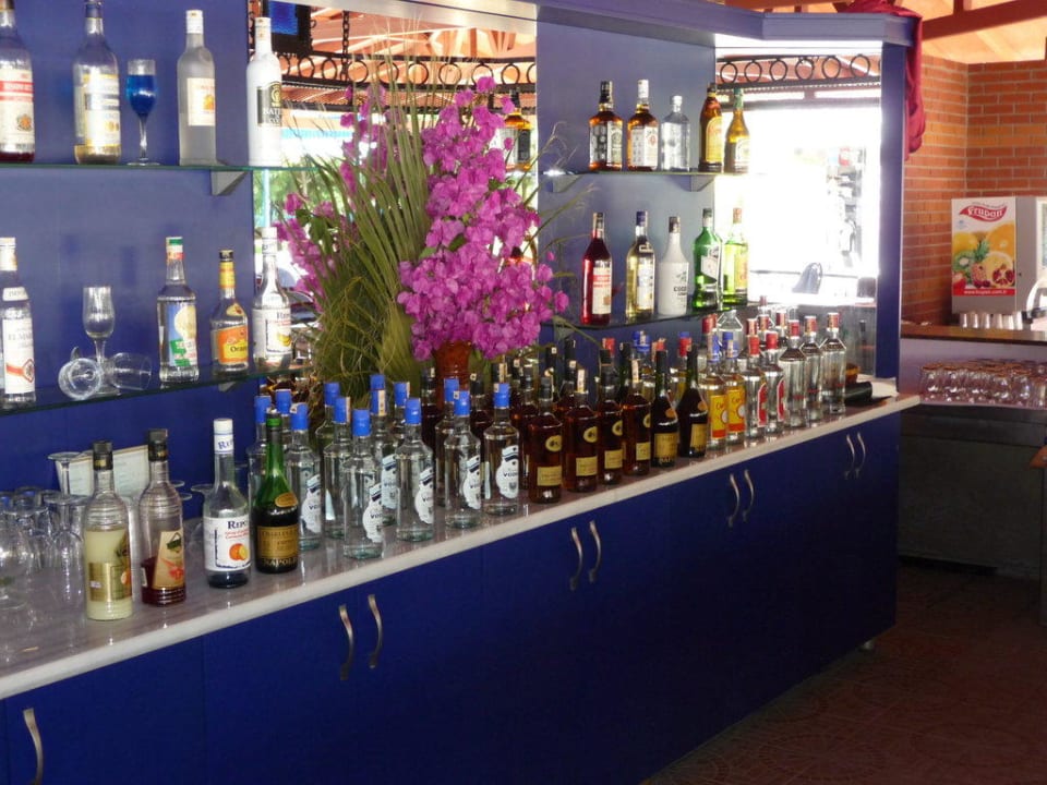 Poolbar Club Turtas Beach Hotel