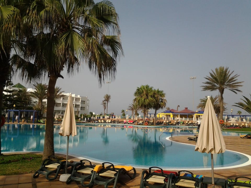 Bereits reservierte Liege  8 Uhr Iberostar Waves Founty Beach