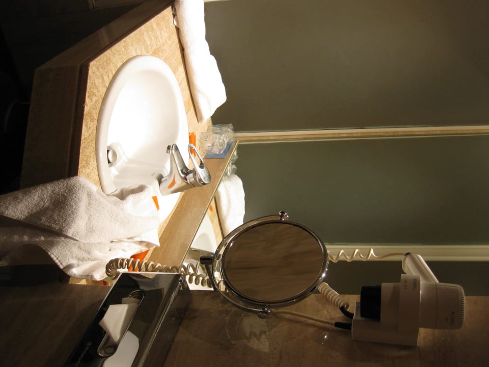 Waschtisch, Fön Leonardo Hotel Madrid City Center