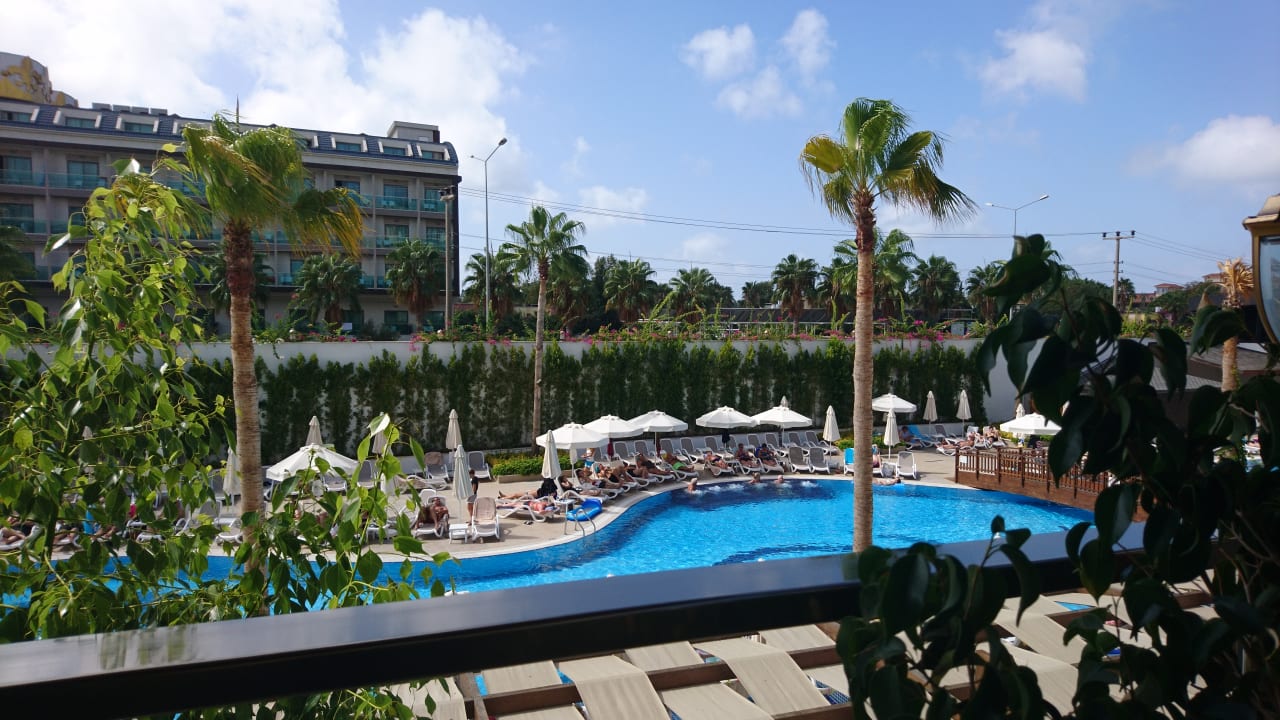 Pool Mary Hotel Side