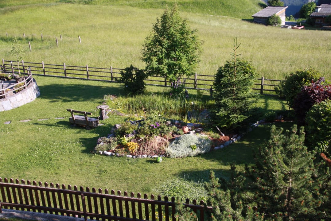 Blick von der Terrasse in den Garten Ferienwohnungen am Matinesweg, Serfaus