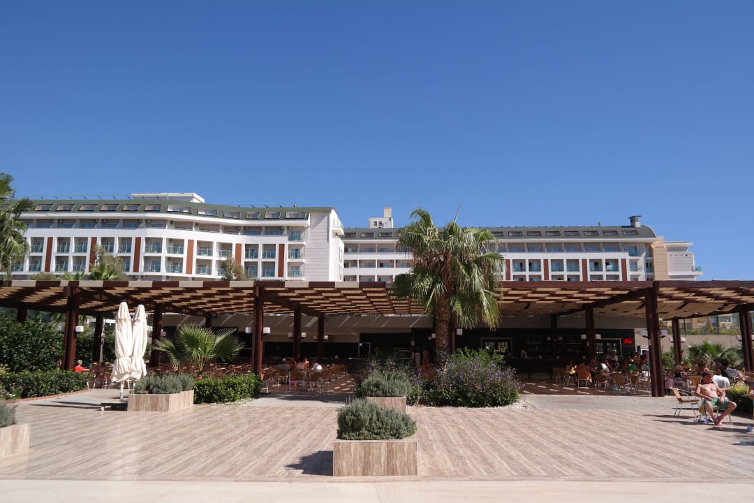 Poolbar  Hotel Royal Garden Beach