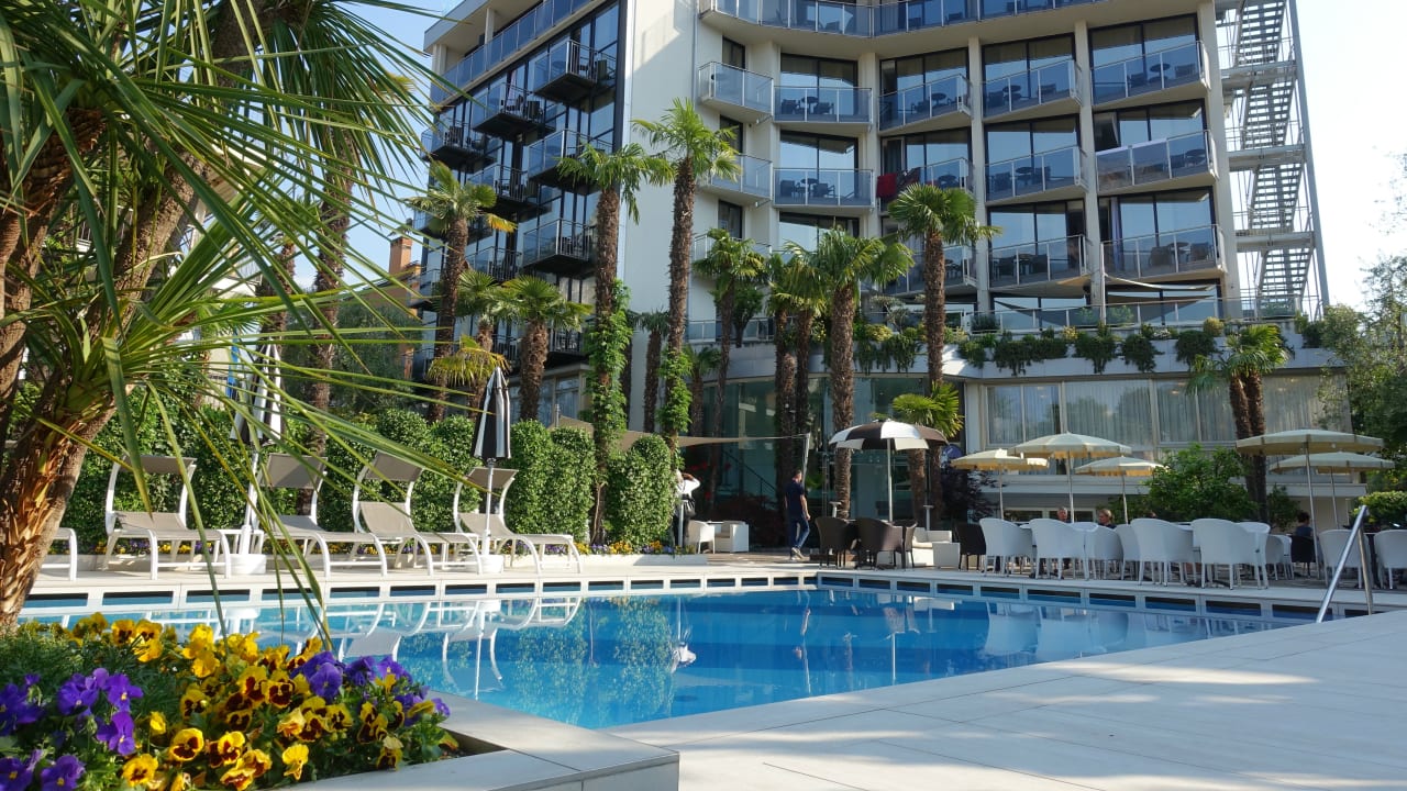Pool Garda Suite Hotel - Tonelli Hotels