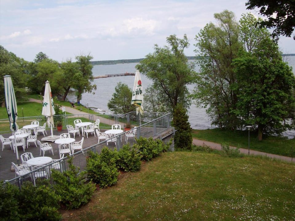 Schöner Blick vom Balkon der Orangerie Seehotel Schloss Klink