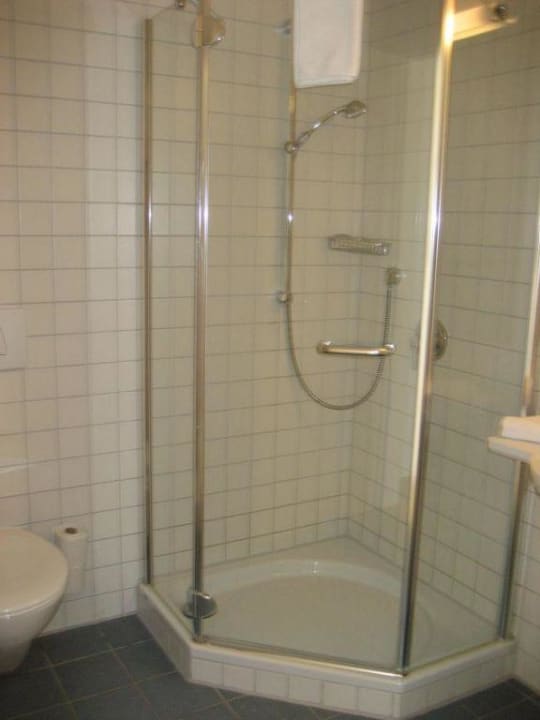 Bad mit Dusche und WC Klostergasthof Roggenburg