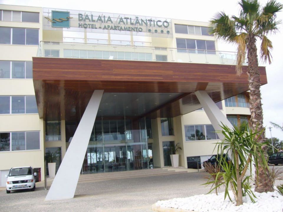 Hoteleingang BlueBay Balaia Atlantico