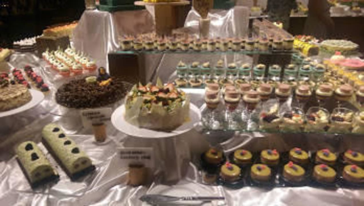 Muttertagsbuffet NH Collection Maldives Reethi Resort