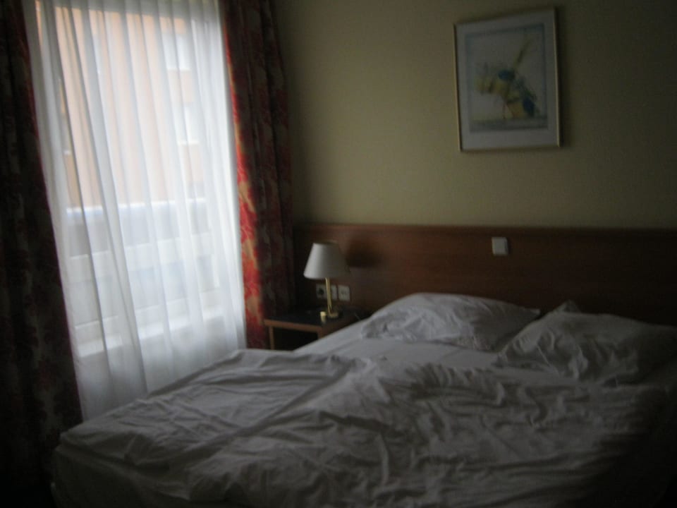 Schlafzimmer ( Foto leider etwas verschwommen ) ACHAT Hotel Dresden Altstadt