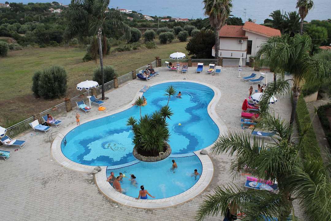 Vista sulla piscina Hotel Residence Rosy