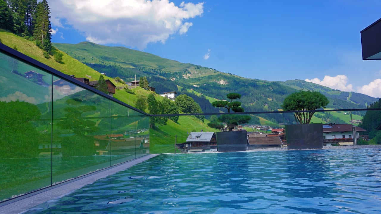 Pool Hotel Tirolerhof