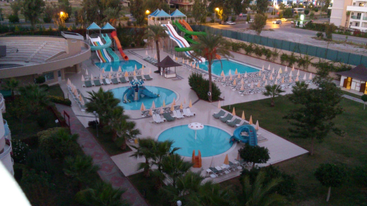 Die Poolanlage Hotel Royal Garden Beach