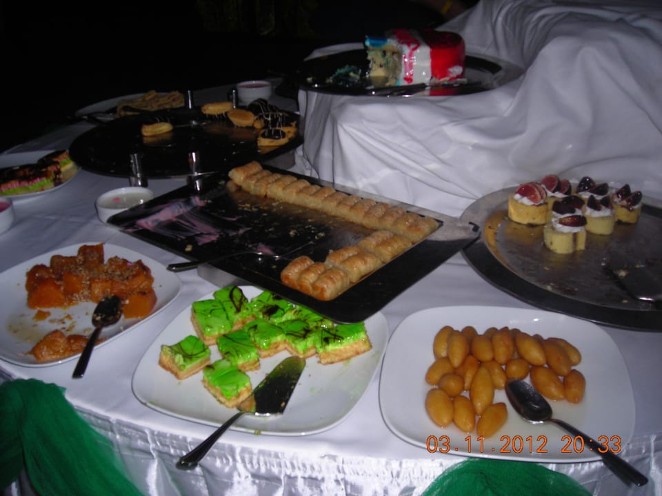 Buffet dessert Saturn Palace Resort Hotel