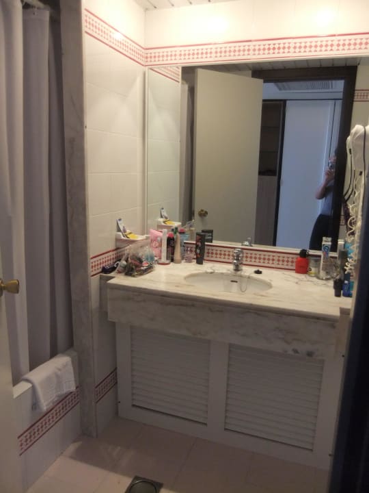 Bad mit Wanne-links dann Toilette.Nicht im Bild! Welikehotel Marfil Playa