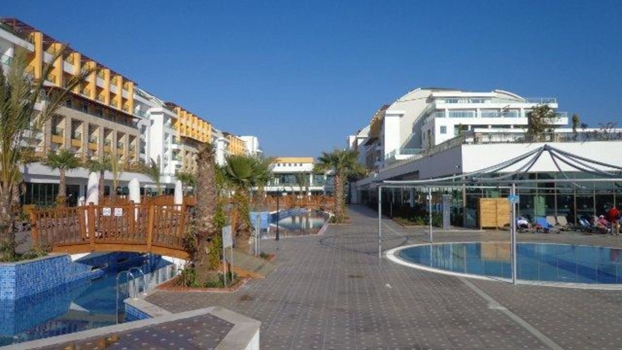 Weg zum Hotel Port Nature Luxury Resort & Spa