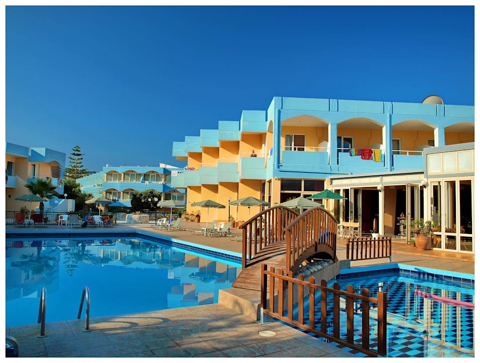 Bar and pool Hotel Kathrin Beach