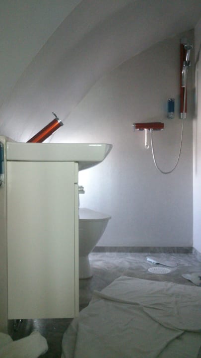 Bad Hostel Jumbo Stay